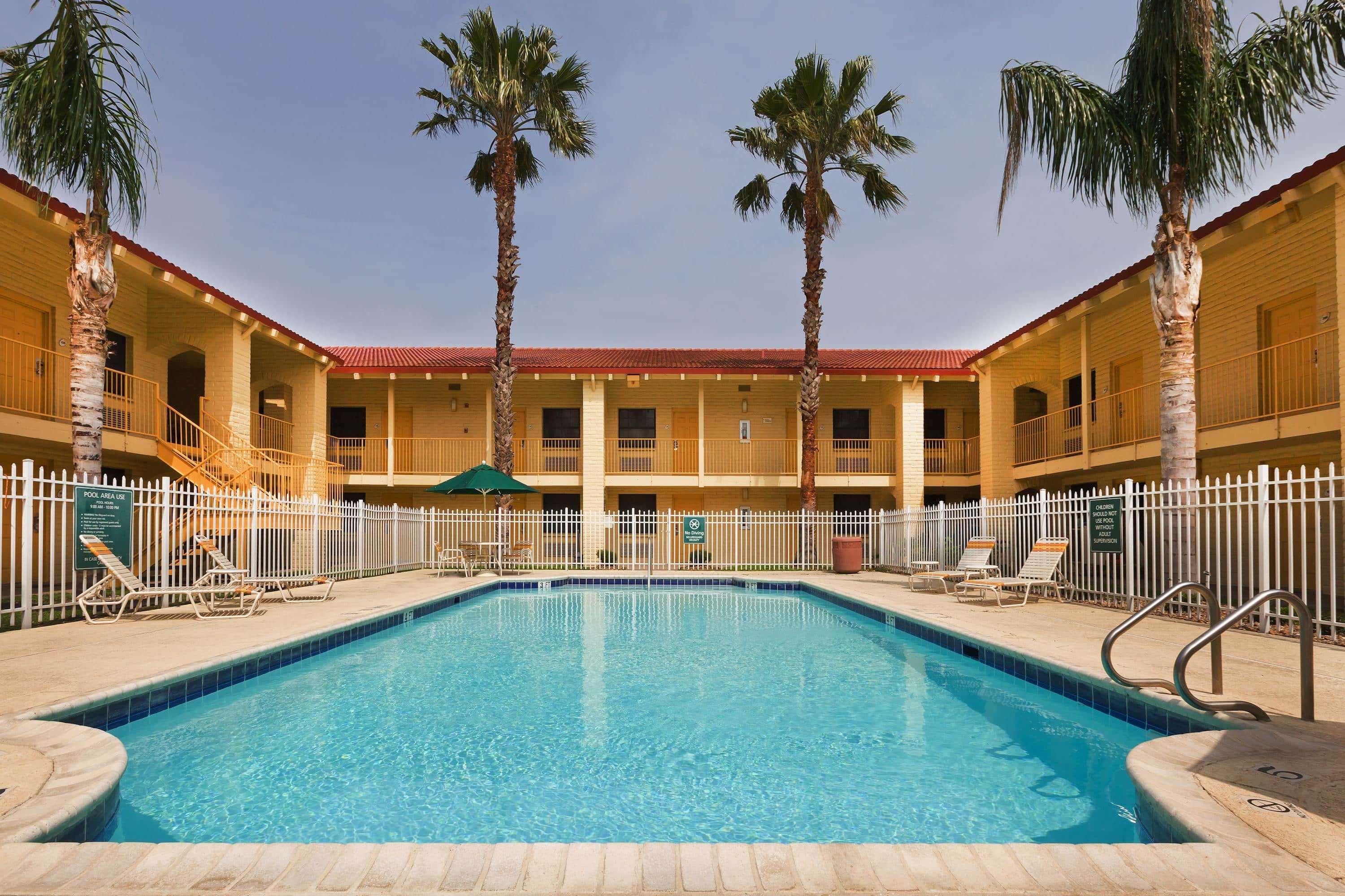 La Quinta Inn By Wyndham Victoria Exterior foto