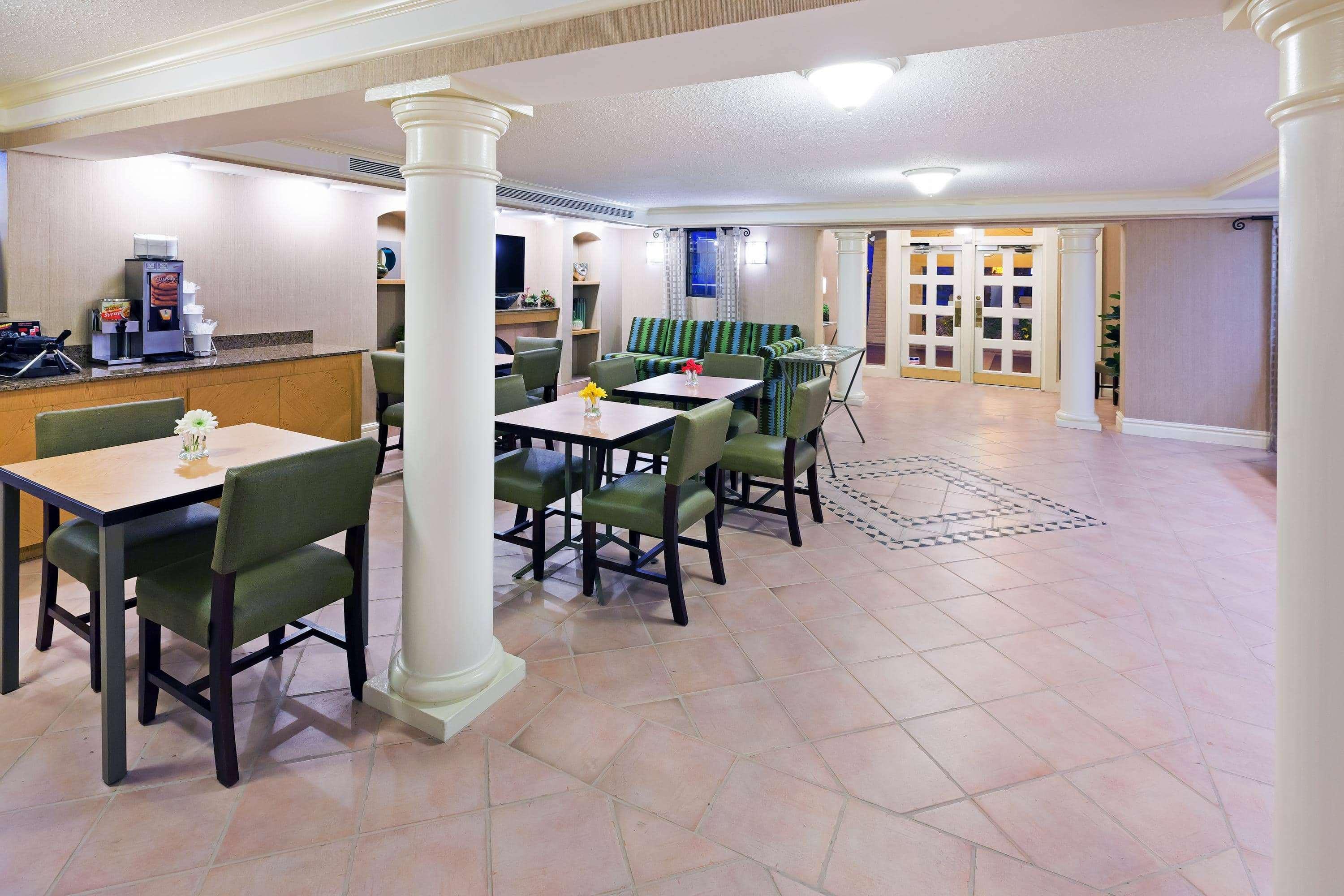 La Quinta Inn By Wyndham Victoria Exterior foto